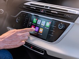 Citroen C4 Picasso 1.6 THP AT Live: Сенсорный экран мультимедиа на центральной консоли