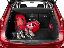 Citroen C4 Picasso 1.6 THP AT Live: Открытый багажник с туристическим снаряжением