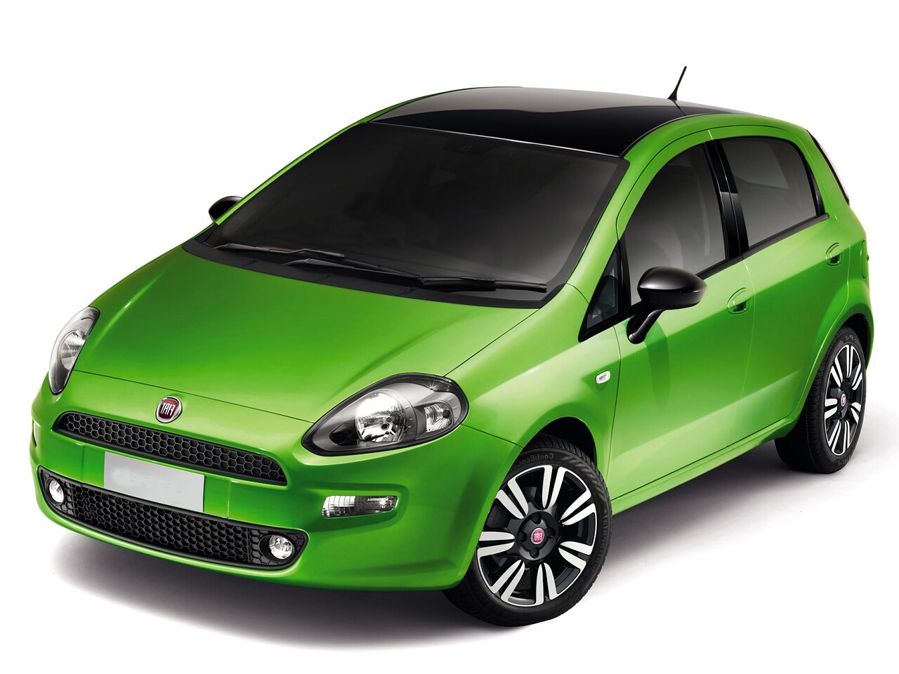 FIAT Grande Punto 5-дв. (III поколение рестайлинг, 2012 - 2015 г.в.): Три четверти спереди в студии на белом фоне