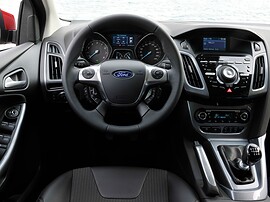 Ford Focus хэтчбек 5-дв. (III поколение, 2011 - 2015 г.в.): Руль и приборы с места водителя