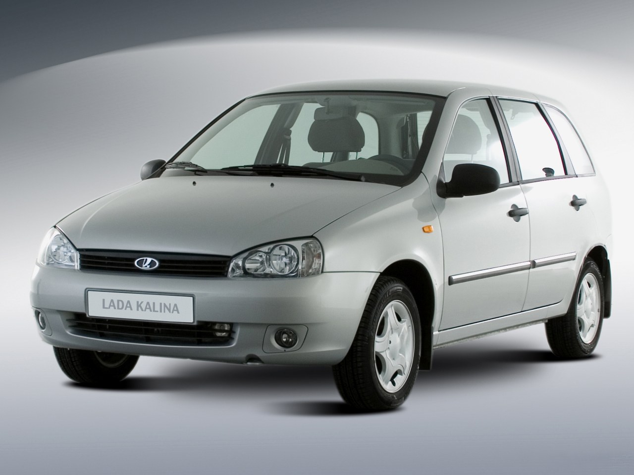 ВАЗ (Lada) Kalina (1117) универсал 1.6 (16V) 2181 MT Люкс (11176-42-066): вид спереди сбоку