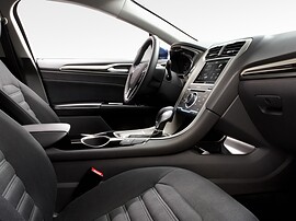 Ford Mondeo седан 2.5 AT Trend: Салон через открытую дверь