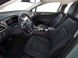 Ford Mondeo седан 2.5 AT Trend: Передняя часть салона сверху
