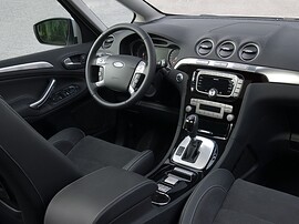 Ford S-MAX 2.0 TDCi MT Titanium: Передний салон сбоку