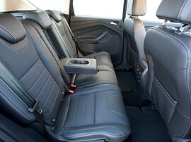 Ford Kuga 1.6 (182 л.с.) 4x4 AT Titanium Plus: Задний ряд сидений с подлокотником
