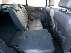 Ford Kuga 1.6 (182 л.с.) 4x4 AT Titanium Plus: Сложенная спинка заднего сиденья