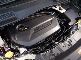 Ford Kuga 1.6 (182 л.с.) 4x4 AT Titanium Plus: Моторный отсек под углом