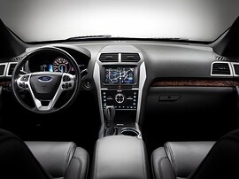 Ford Explorer 3.5 AT Sport: Передний салон с задних сидений