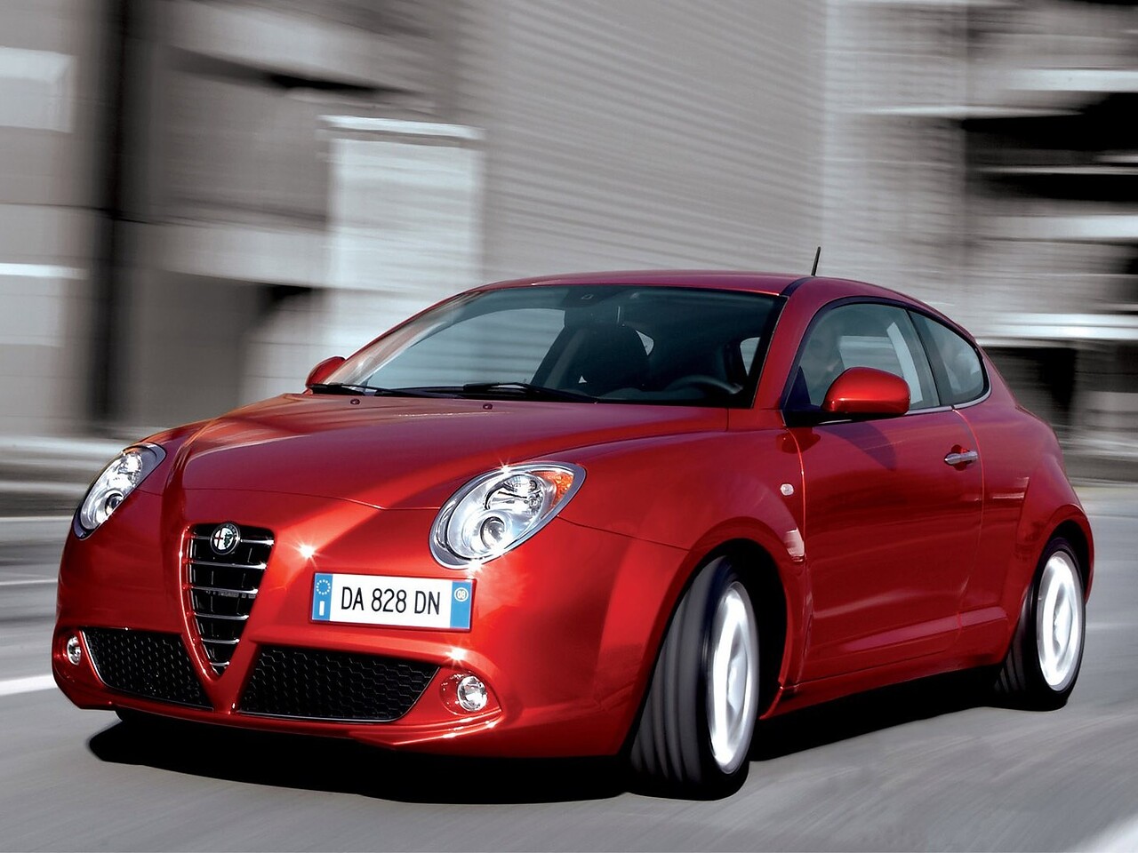 Alfa Romeo MiTo (I поколение, 2008 - 2013 г.в.): вид спереди сбоку