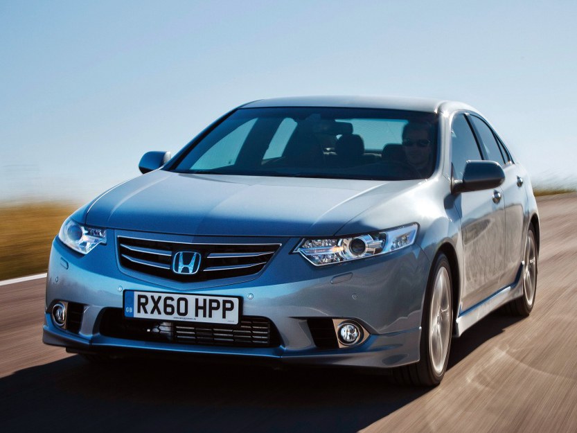 Honda Accord 2.0 AT Sport: Три четверти спереди на дороге