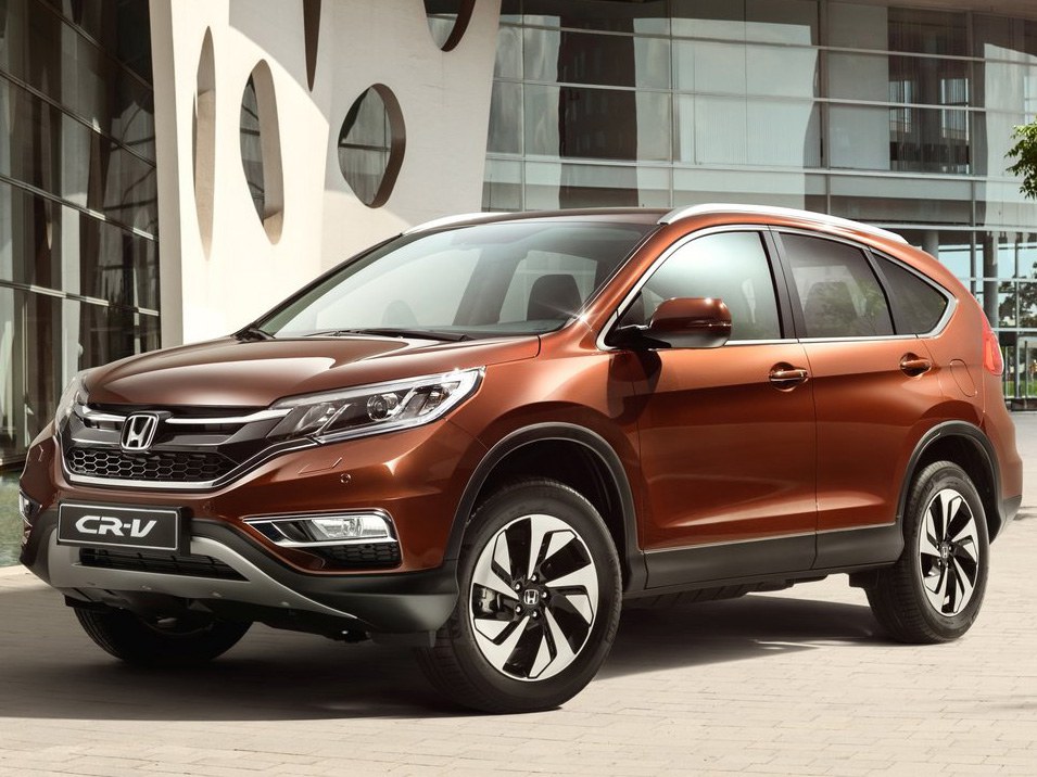 Honda CR-V 2.4 AT Sport: Три четверти спереди у здания