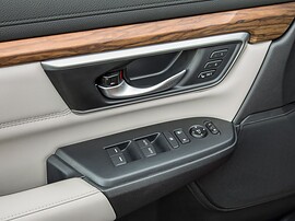 Honda CR-V 2.0 AT Executive: Крупный план панели двери