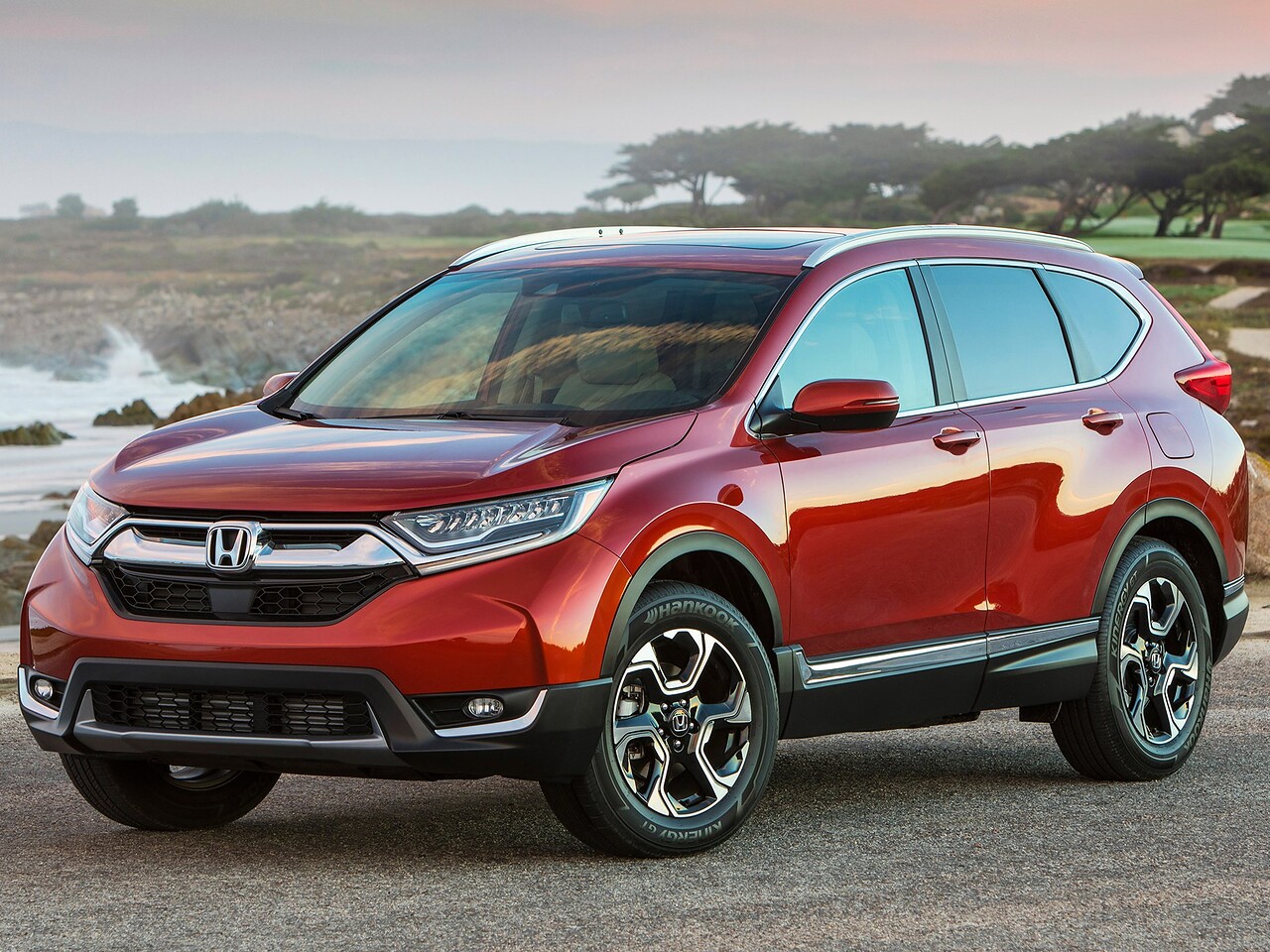 Honda CR-V 2.0 AT Executive: Три четверти спереди в лесу