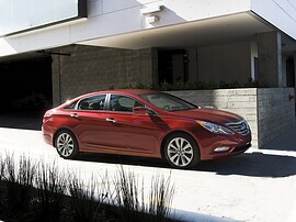 Hyundai Sonata (VI поколение, 2010 - 2015 г.в.): Салон с бежевой кожаной обивкой