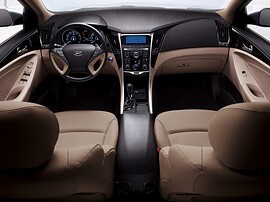 Hyundai Sonata (VI поколение, 2010 - 2015 г.в.): Приборная панель и руль, вид спереди