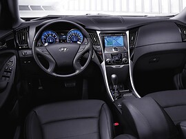 Hyundai Sonata (VI поколение, 2010 - 2015 г.в.): Приборная панель и руль, вид спереди