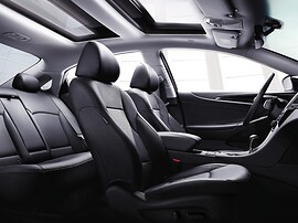 Hyundai Sonata (VI поколение, 2010 - 2015 г.в.): Салон с панорамной крышей, вид сзади