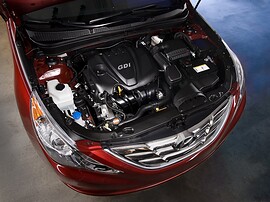 Hyundai Sonata (VI поколение, 2010 - 2015 г.в.): Моторный отсек красного седана