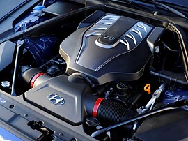 Hyundai Genesis седан 3.0 4x4 AT Business: Моторный отсек V8 с красными патрубками