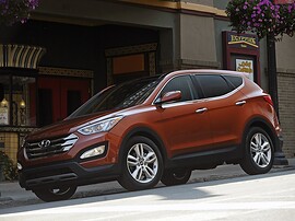 Hyundai Santa Fe (III поколение, 2012 - 2015 г.в.): Медный кроссовер ночью в городе, вид спереди сбоку