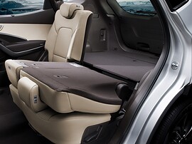 Hyundai Santa Fe (III поколение, 2012 - 2015 г.в.): Задние сиденья сложены для груза