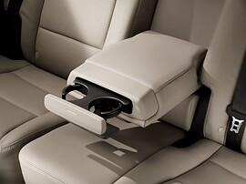 Hyundai Santa Fe (III поколение, 2012 - 2015 г.в.): Задний подлокотник с подстаканниками