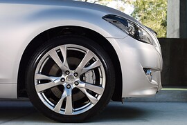 Infiniti M (Y51, 2010 - 2014 г.в.): Крупный план литого диска