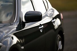 Infiniti M (Y51, 2010 - 2014 г.в.): Крупный план задней части кузова