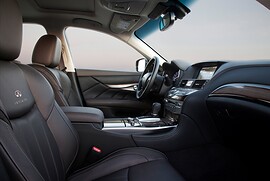 Infiniti M (Y51, 2010 - 2014 г.в.): Передние сиденья, вид вдоль салона