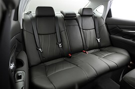 Infiniti M (Y51, 2010 - 2014 г.в.): Задний диван на три места