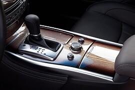 Infiniti M (Y51, 2010 - 2014 г.в.): Крупный план рычага коробки передач