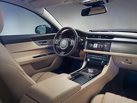 Jaguar XF 2.0 4x4 AT R-Sport: Передняя часть салона