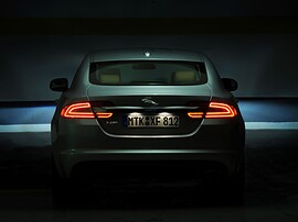 Jaguar XF 3.0d AT Portfolio: Салон, руль и мультимедийный экран