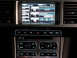 Jaguar XF 3.0d AT Portfolio: Моторный отсек сверху