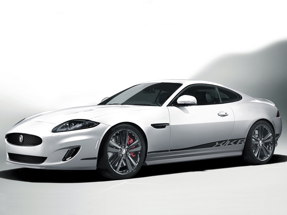 Jaguar XK R купе (III поколение рестайлинг, 2012 - 2014 г.в.): Три четверти спереди в студии на белом фоне