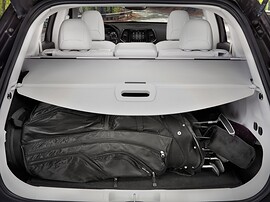 Jeep Cherokee 2.4 4x4 AT Longitude: Багажник с сумкой для гольфа и шторкой
