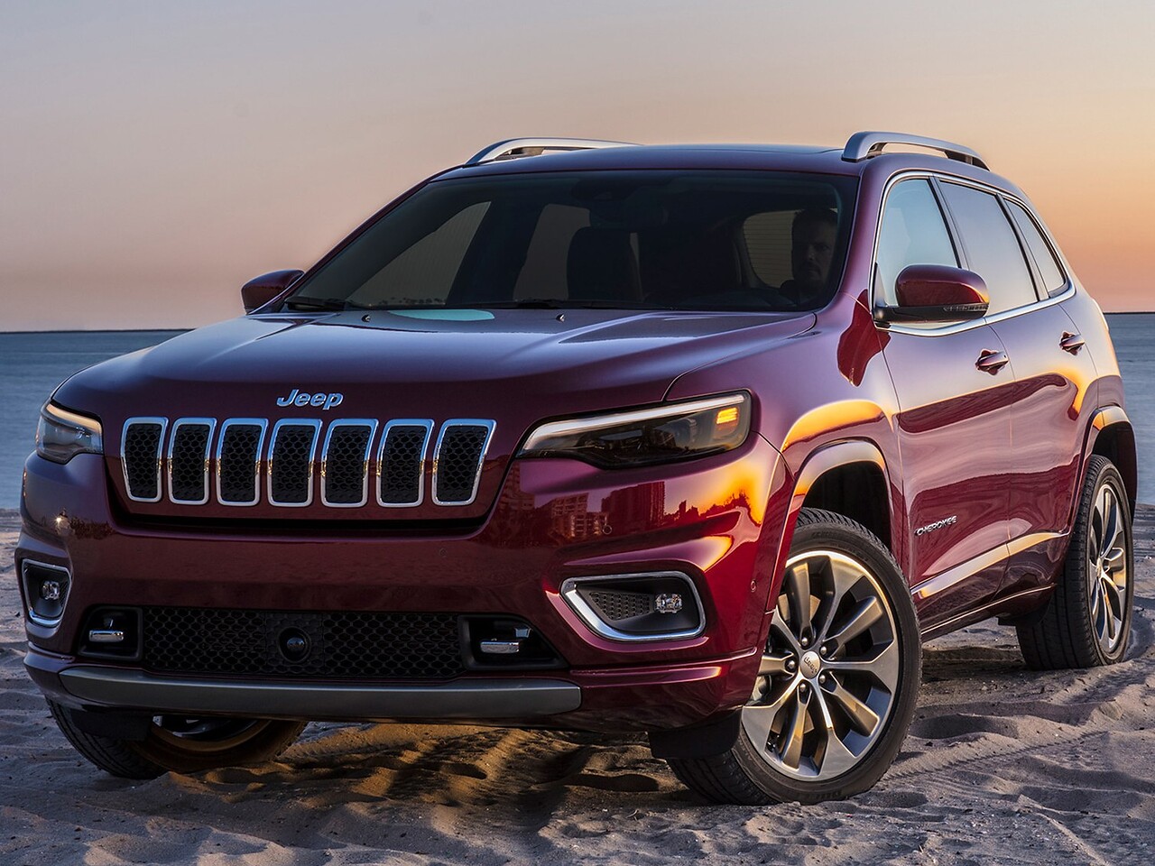 Jeep Cherokee 2.4 4x4 AT Longitude: Три четверти спереди в студии