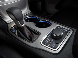 Jeep Grand Cherokee (WK2 2-й рестайлинг, 2016 - 2022 г.в.): Крупный план рычага переключения передач