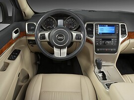 Jeep Grand Cherokee (WK2, 2010 - 2013 г.в.): Салон, руль и панель приборов