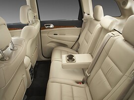 Jeep Grand Cherokee (WK2, 2010 - 2013 г.в.): Центральный подлокотник заднего ряда