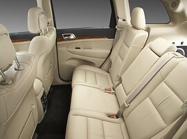 Jeep Grand Cherokee (WK2, 2010 - 2013 г.в.): Задний диван, общий вид