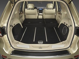 Jeep Grand Cherokee (WK2, 2010 - 2013 г.в.): Багажник со сложенным задним рядом