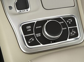 Jeep Grand Cherokee (WK2, 2010 - 2013 г.в.): Крупный план переключателя режимов движения