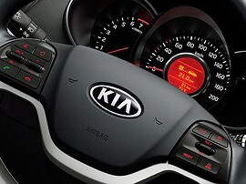 KIA Picanto хэтчбек 5-дв. 1.2 AT Comfort: Крупный план кнопок на руле