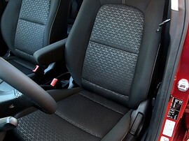 KIA Picanto хэтчбек 5-дв. 1.2 AT Prestige: Крупный план переднего сиденья