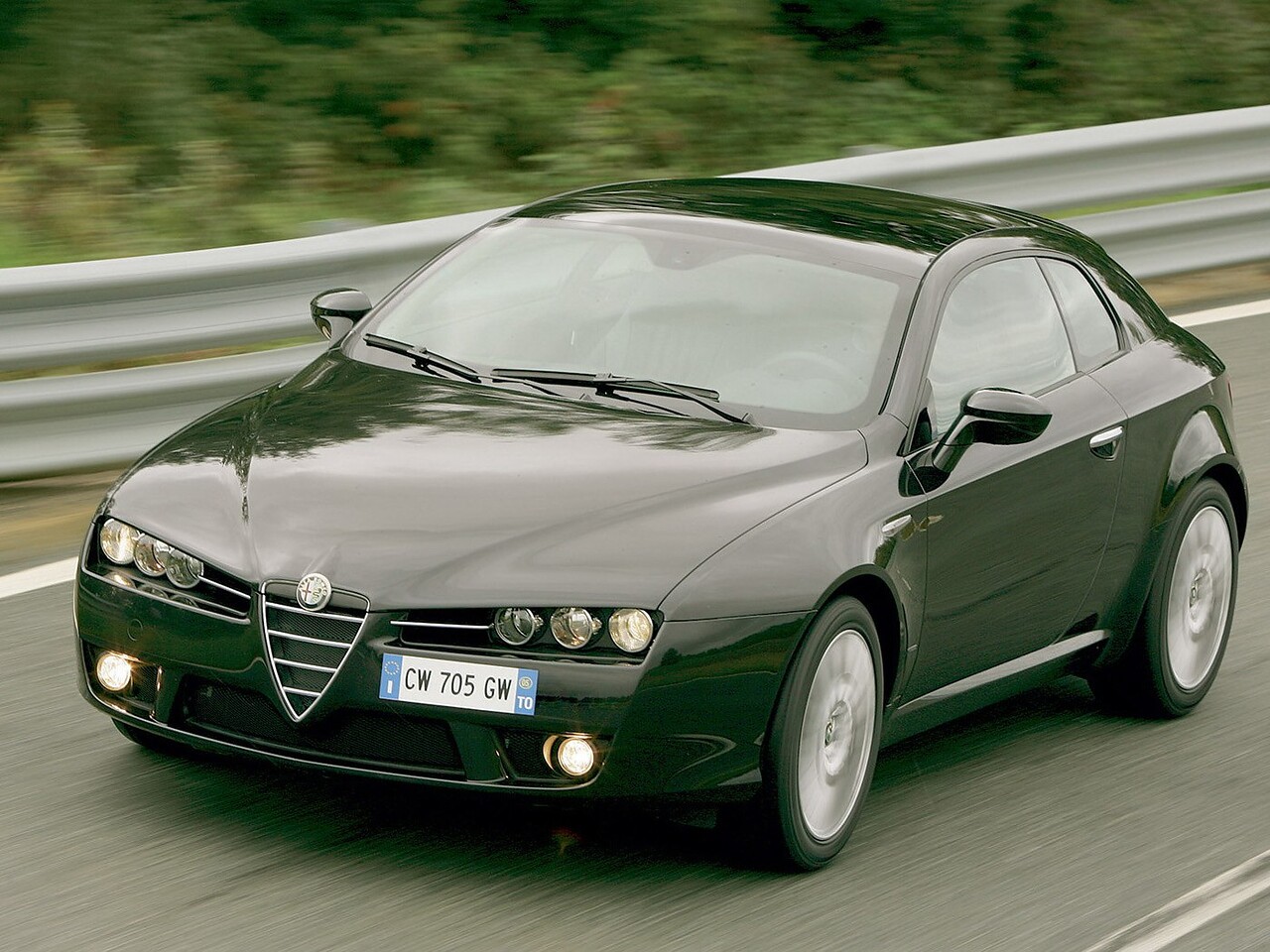 Alfa Romeo Brera 2.2 MT: вид спереди сбоку