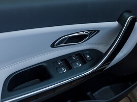 KIA Ceed 5-дв. 1.6 AT Luxe 2018 FWC: Панель двери с двухцветной отделкой