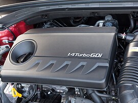 KIA Ceed хэтчбек 5-дв. 1.6 AT Premium: Крупный план крышки двигателя