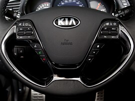 KIA Ceed хэтчбек 5-дв. 1.6 AT Prestige: Крупный план руля