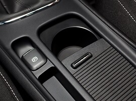 KIA Ceed хэтчбек 5-дв. 1.6 AT Prestige: Центральная консоль с подстаканниками